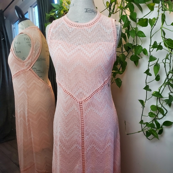 GUESS | Maxi Light  Salmon Backless Side Slit Macramè Janet Dress (Size L) - Picture 5 of 16